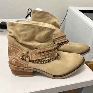 Sundance Catalog woman’s boots. Hand crafted boots size 41 (10.5)